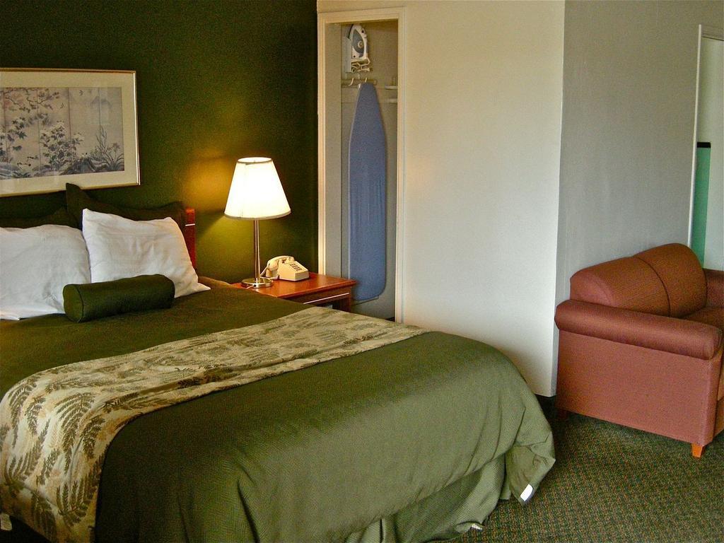 Travelodge By Wyndham The Dalles Exterior photo